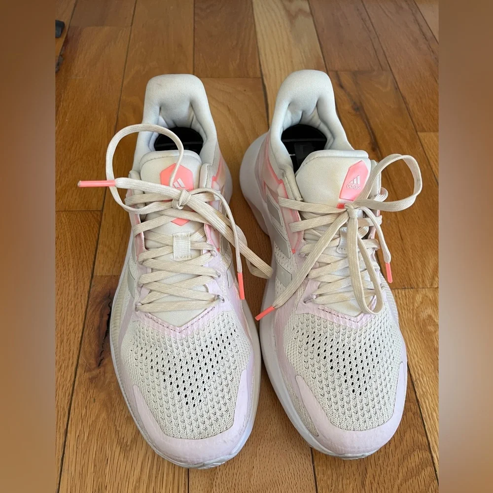 Women’s Adidas Alphatorsion 2.0 EUC Size‎ 7
